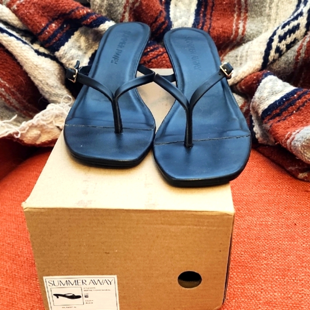 Summer Away Sophie Thong Sandal- Size 8